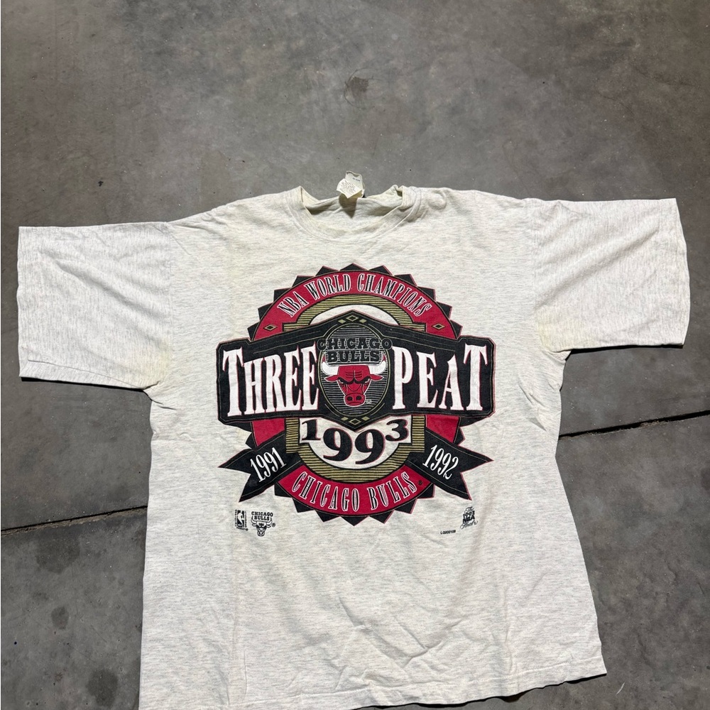 Vintage “Three Peat” 1993 Chicago Bulls Single Stitch T shirt